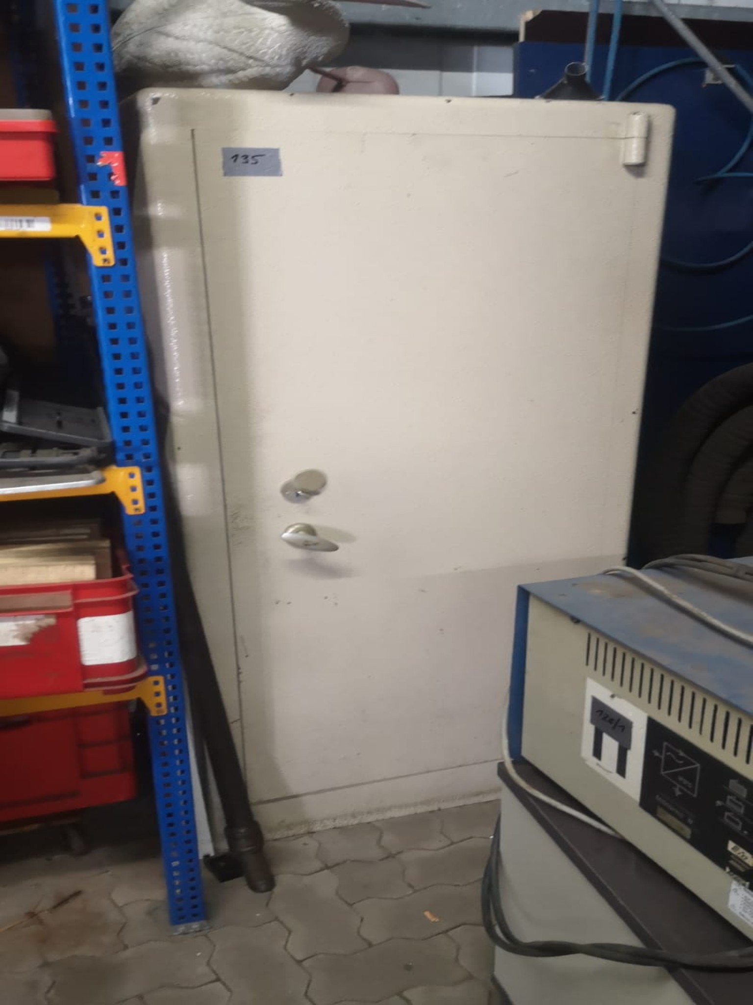 div. Werkstatteinrichtung, Fahrzeuge und Lagerbestand-1