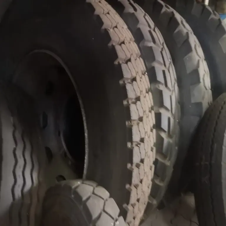 1 Posten LKW/ Traktor Reifen-und Felgen