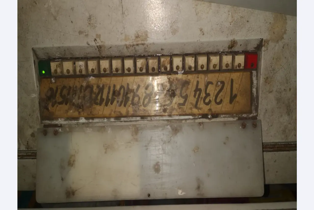 div. Werkstatteinrichtung, Fahrzeuge und Lagerbestand-3
