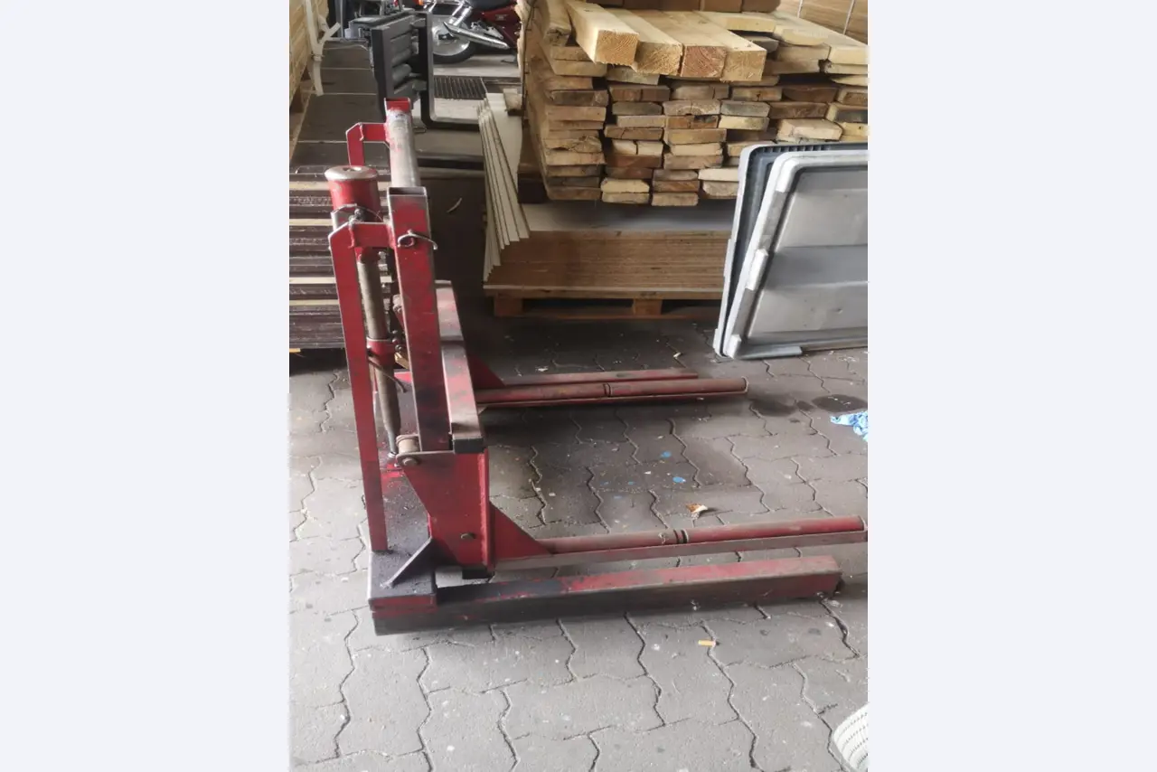 div. Werkstatteinrichtung, Fahrzeuge und Lagerbestand-2