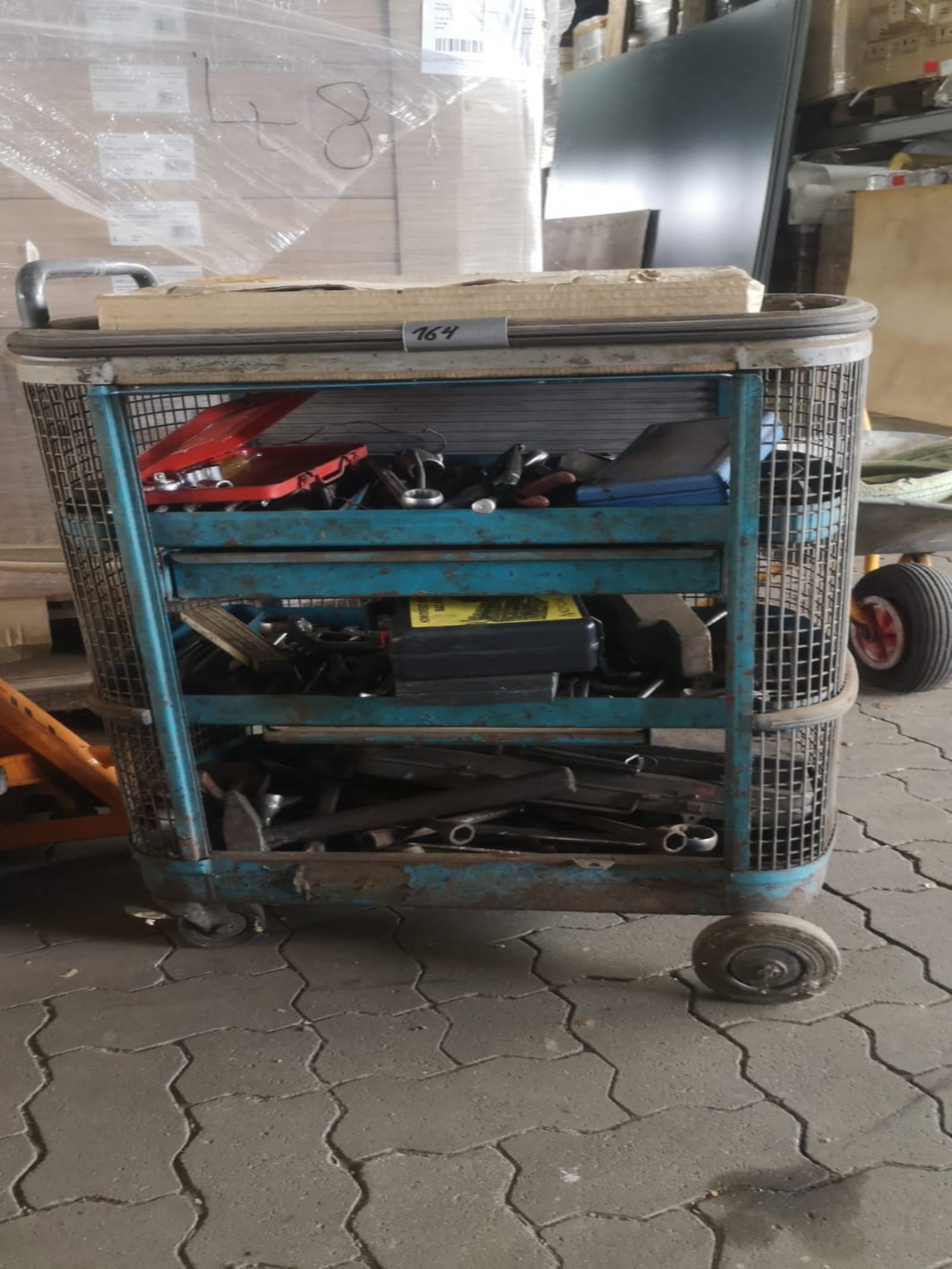 div. Werkstatteinrichtung, Fahrzeuge und Lagerbestand-1