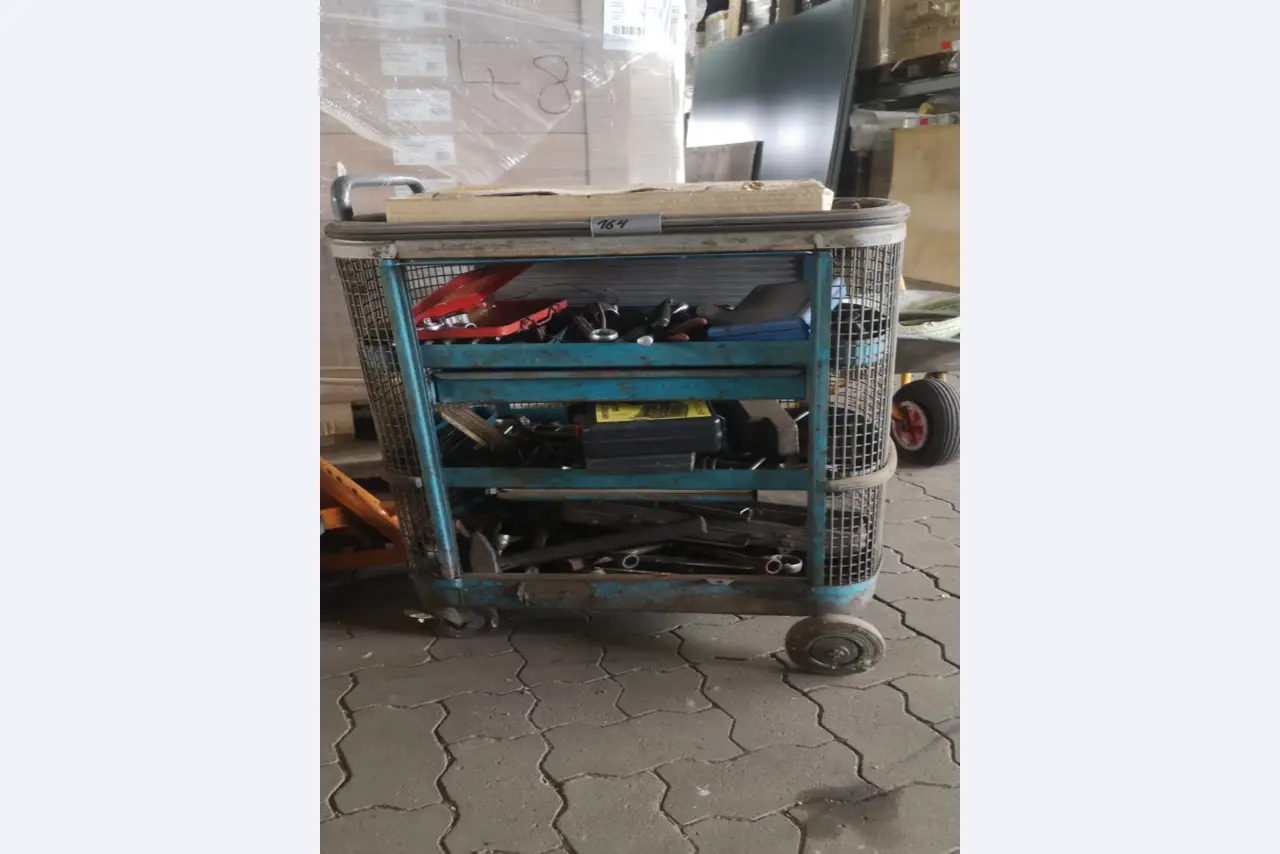 div. Werkstatteinrichtung, Fahrzeuge und Lagerbestand-1