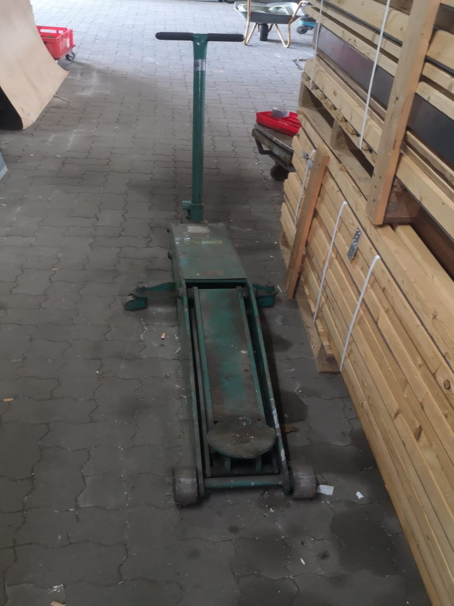 div. Werkstatteinrichtung, Fahrzeuge und Lagerbestand-1