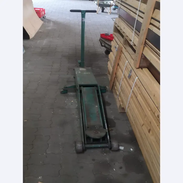 div. Werkstatteinrichtung, Fahrzeuge und Lagerbestand-1