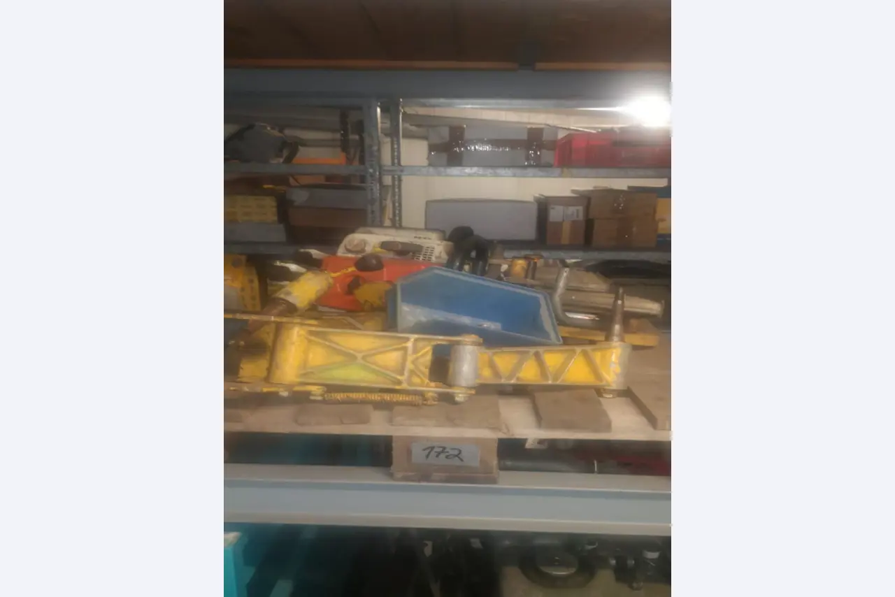 div. Werkstatteinrichtung, Fahrzeuge und Lagerbestand-1