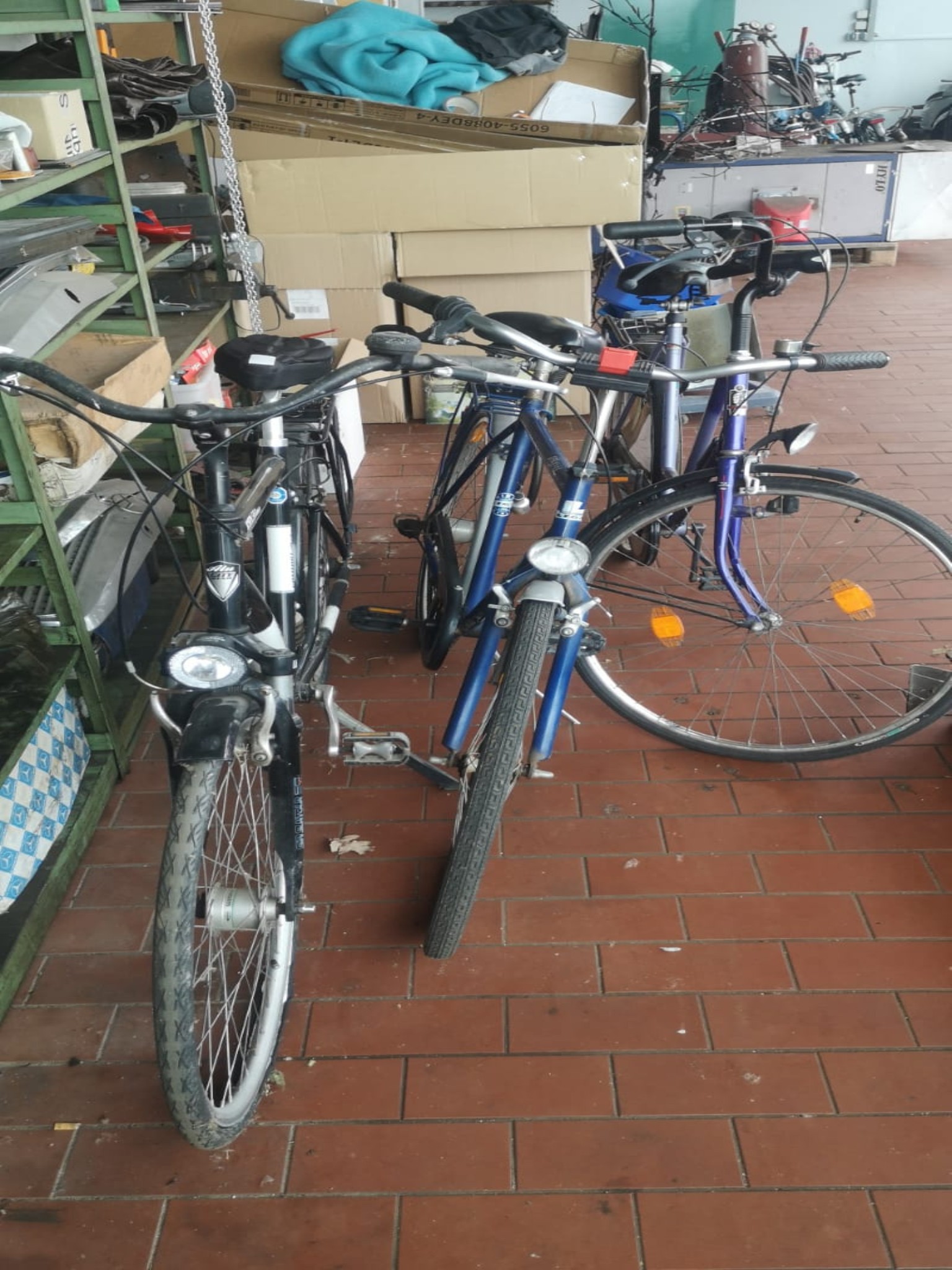 div. Werkstatteinrichtung, Fahrzeuge und Lagerbestand-5