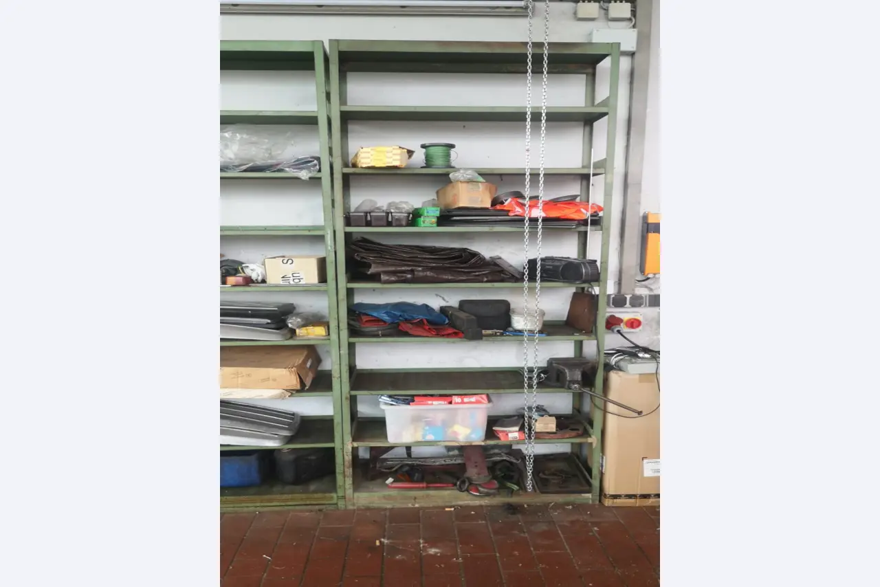 div. Werkstatteinrichtung, Fahrzeuge und Lagerbestand-6