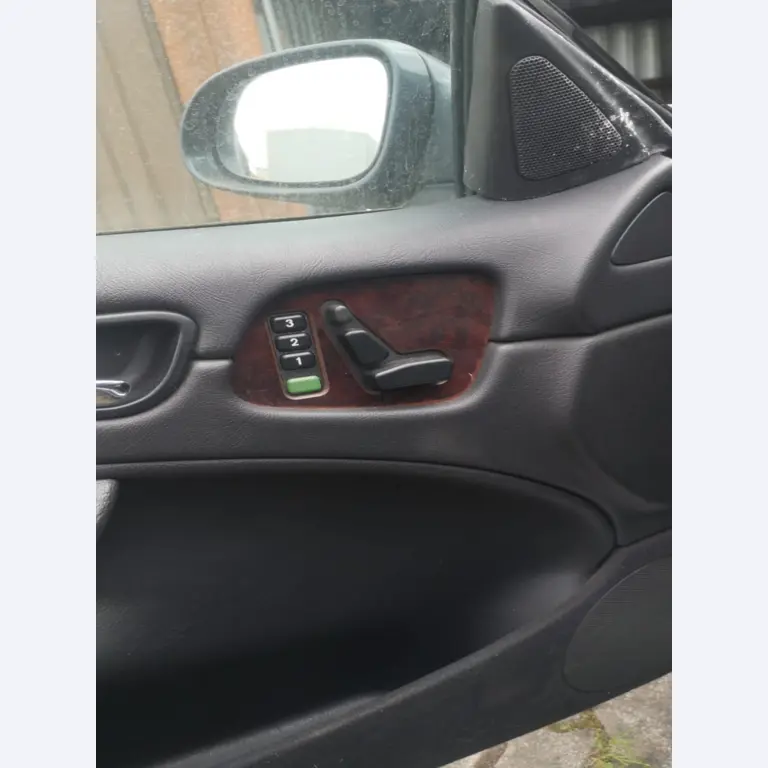 div. Werkstatteinrichtung, Fahrzeuge und Lagerbestand-8