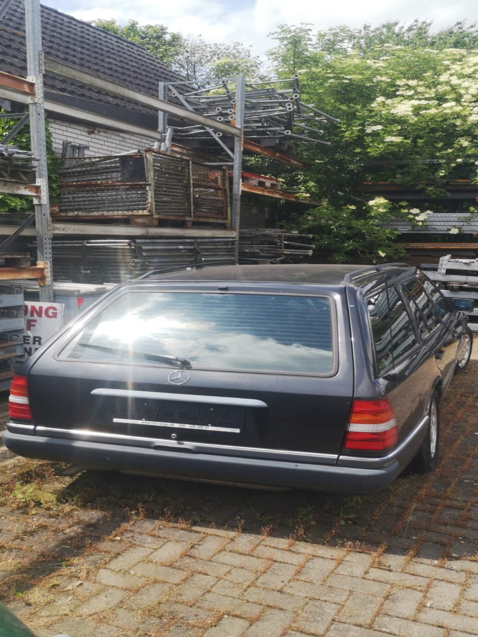 div. Werkstatteinrichtung, Fahrzeuge und Lagerbestand-3