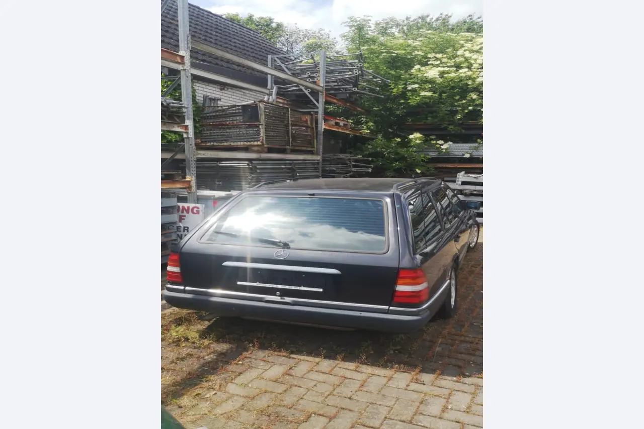 div. Werkstatteinrichtung, Fahrzeuge und Lagerbestand-3