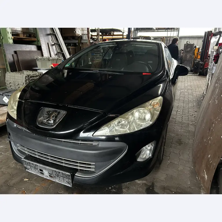 různé osobní a nákladní automobily, motocykly, pracovní stroje a tovární zařízení.-1