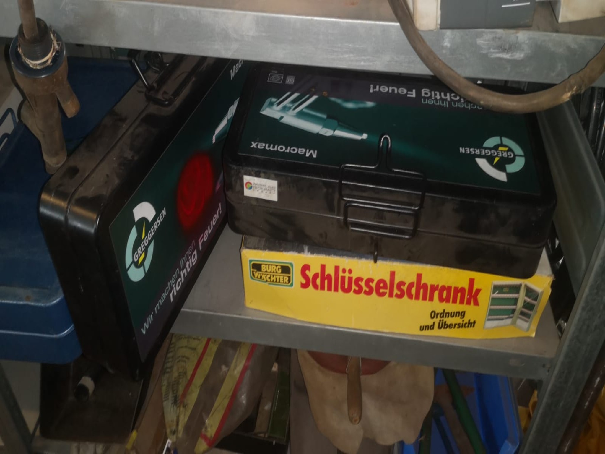 div. Werkstatteinrichtung, Fahrzeuge und Lagerbestand-23
