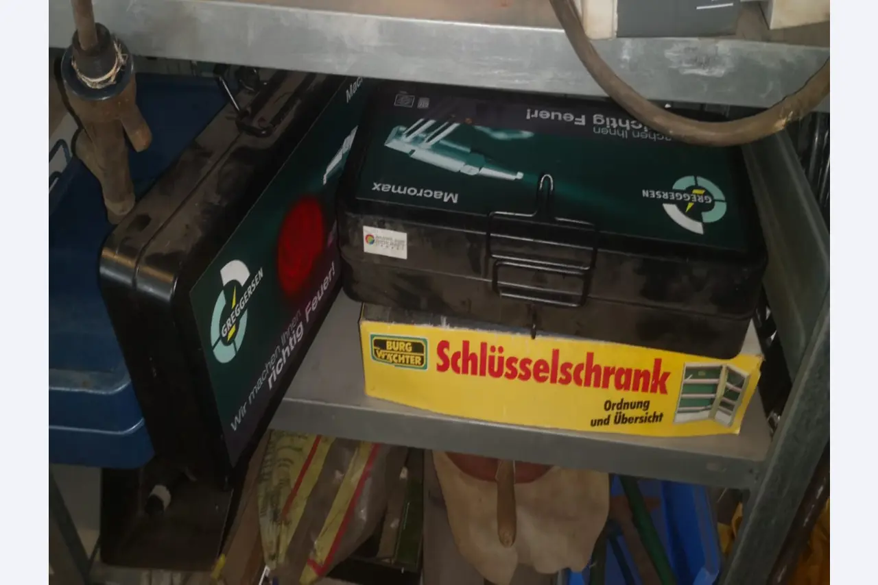div. Werkstatteinrichtung, Fahrzeuge und Lagerbestand-23