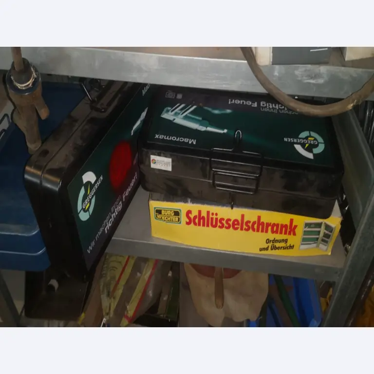 div. Werkstatteinrichtung, Fahrzeuge und Lagerbestand-23