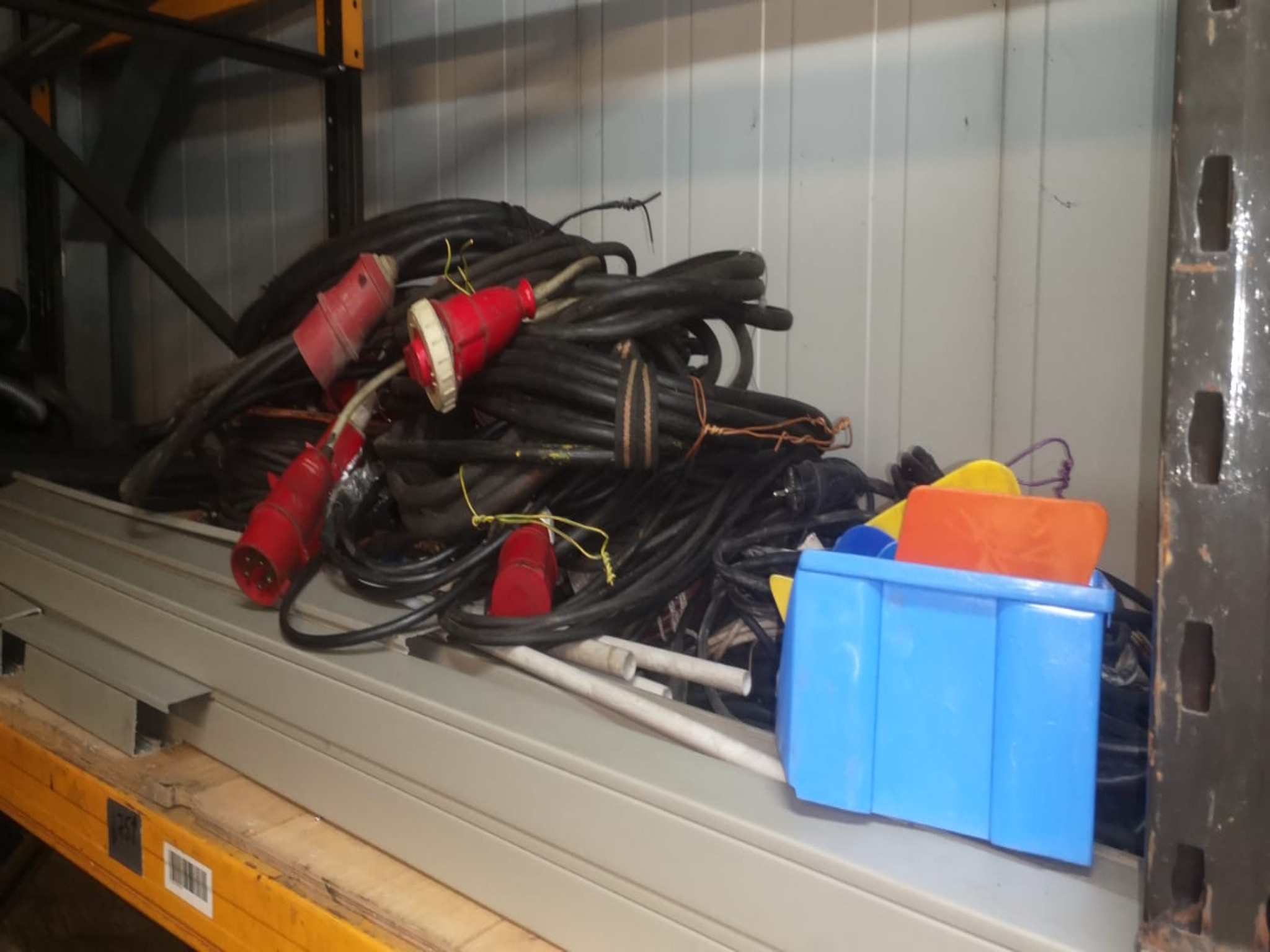 div. Werkstatteinrichtung, Fahrzeuge und Lagerbestand-1