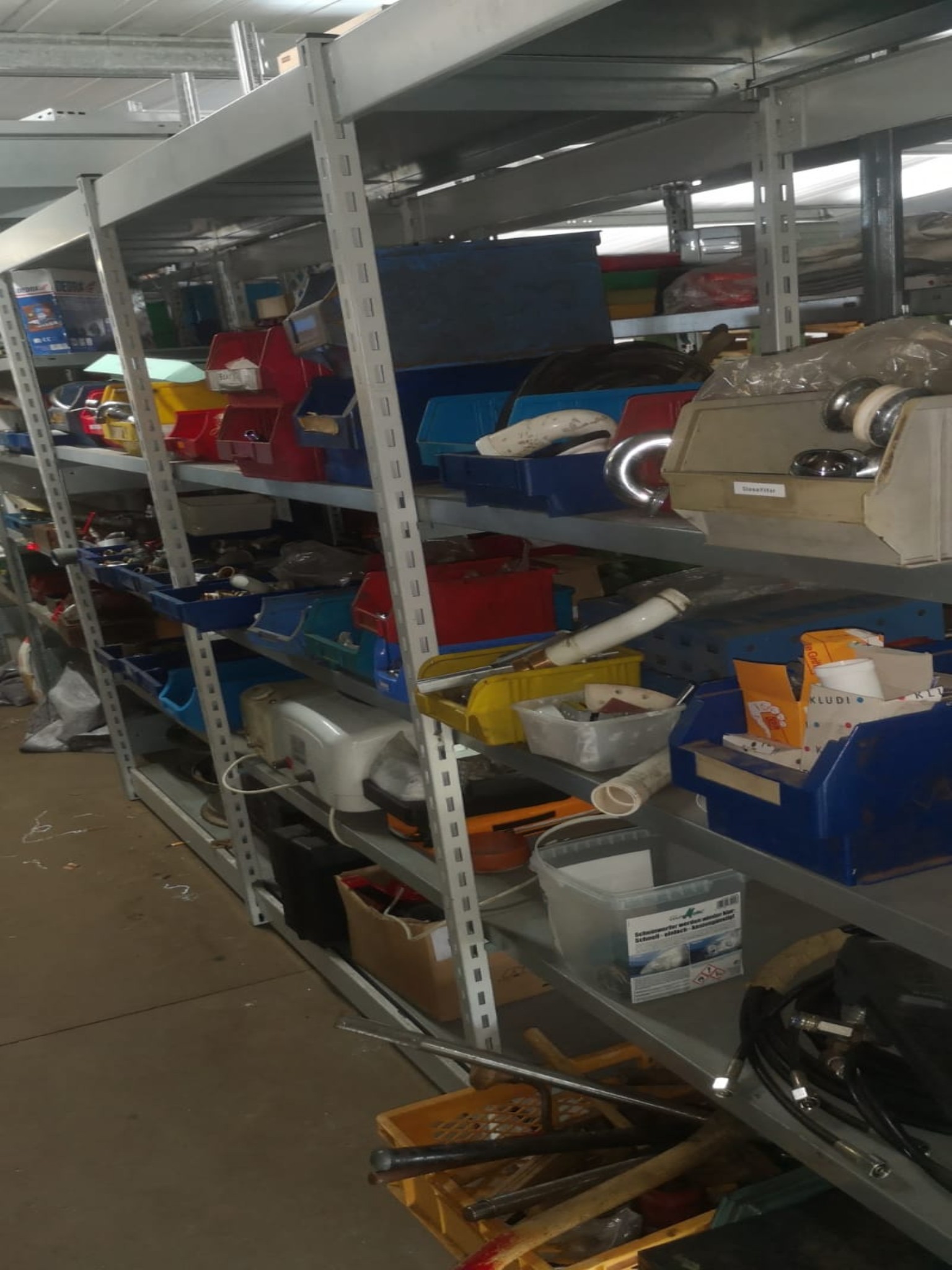 div. Werkstatteinrichtung, Fahrzeuge und Lagerbestand-21
