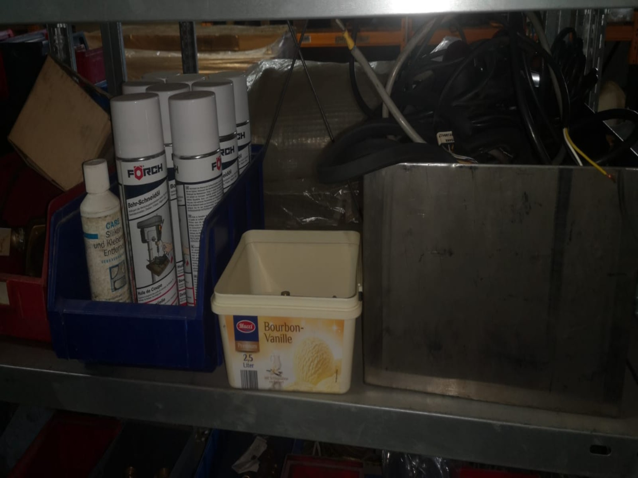 div. Werkstatteinrichtung, Fahrzeuge und Lagerbestand-6