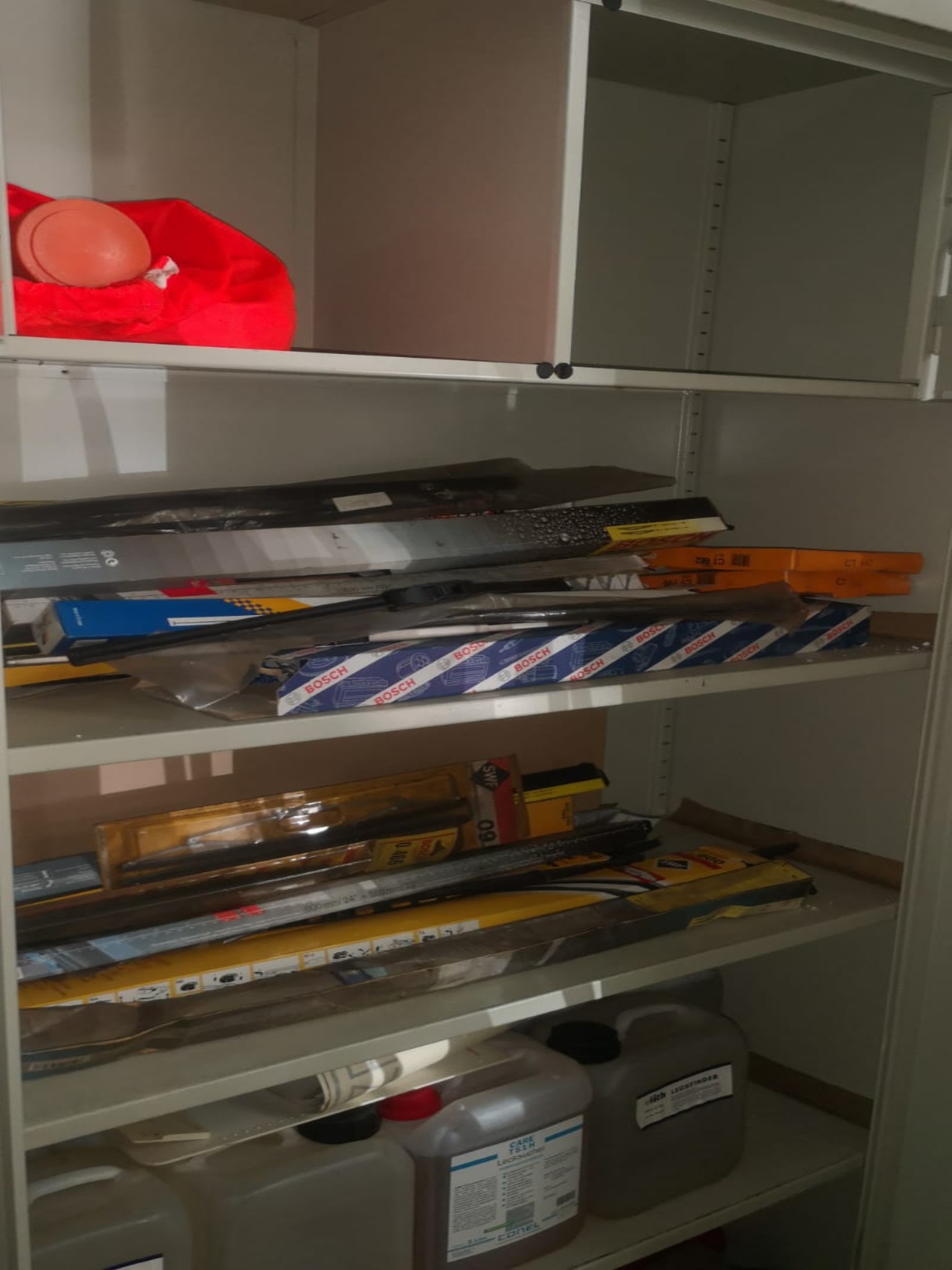 div. Werkstatteinrichtung, Fahrzeuge und Lagerbestand-2