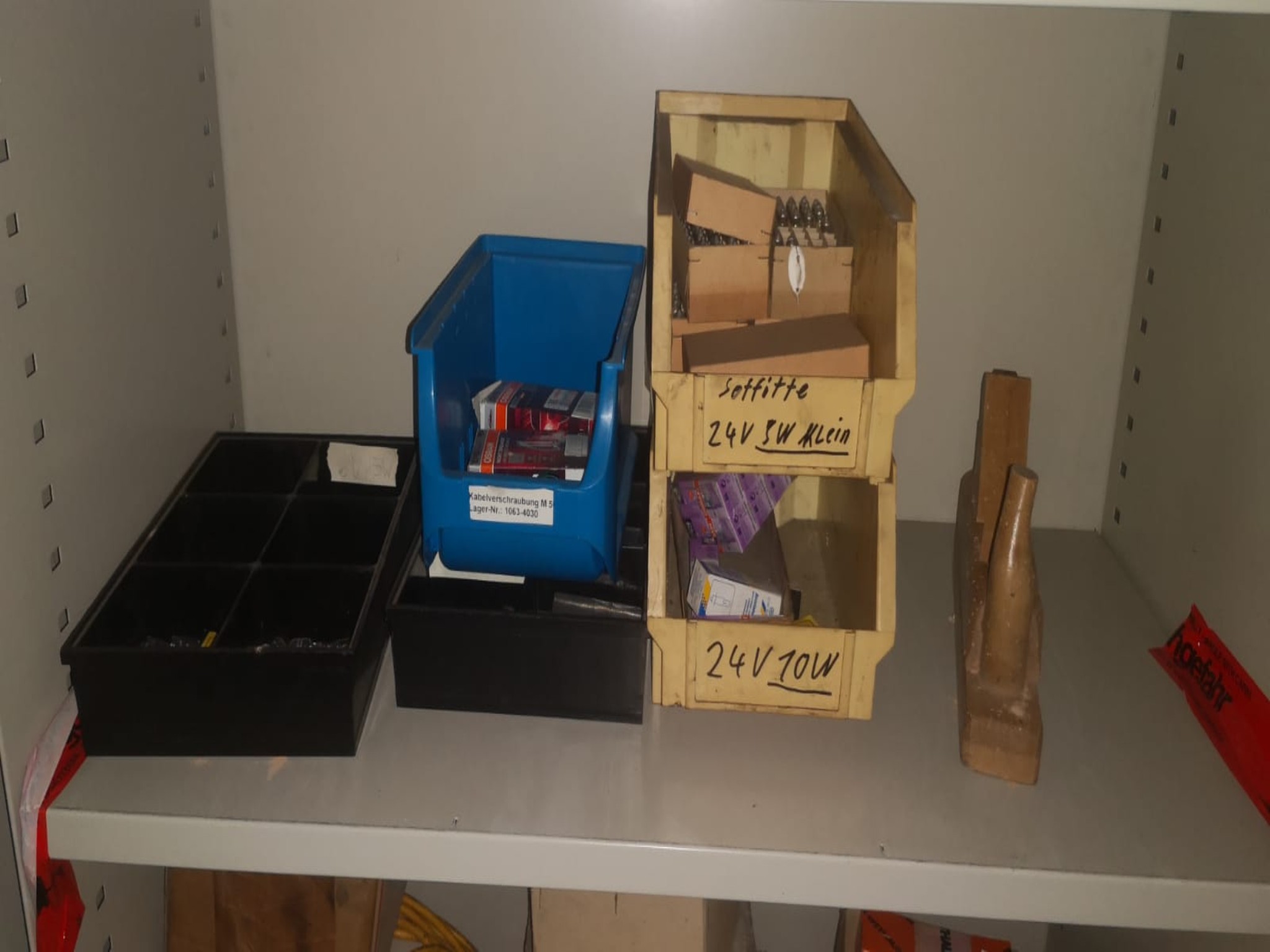 div. Werkstatteinrichtung, Fahrzeuge und Lagerbestand-4