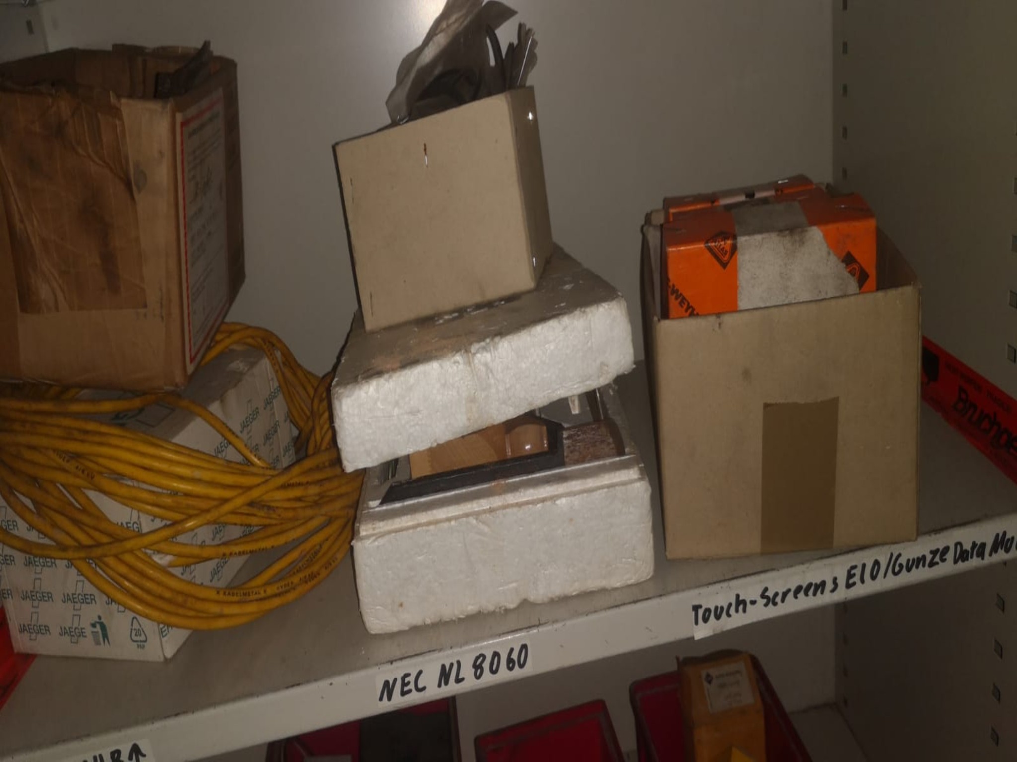 div. Werkstatteinrichtung, Fahrzeuge und Lagerbestand-5
