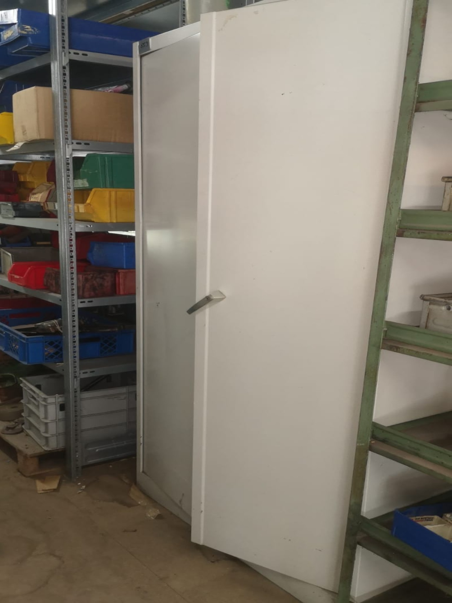 div. Werkstatteinrichtung, Fahrzeuge und Lagerbestand-1
