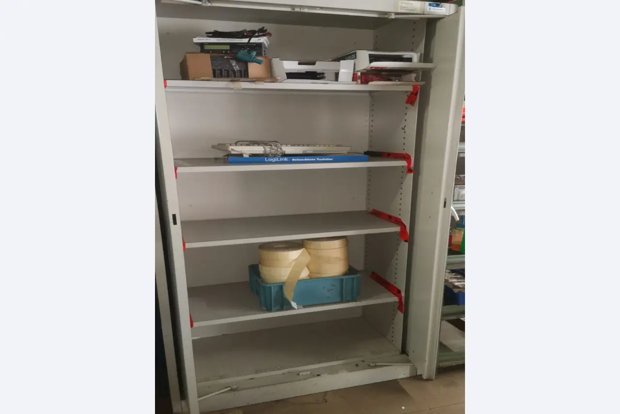 div. Werkstatteinrichtung, Fahrzeuge und Lagerbestand-2