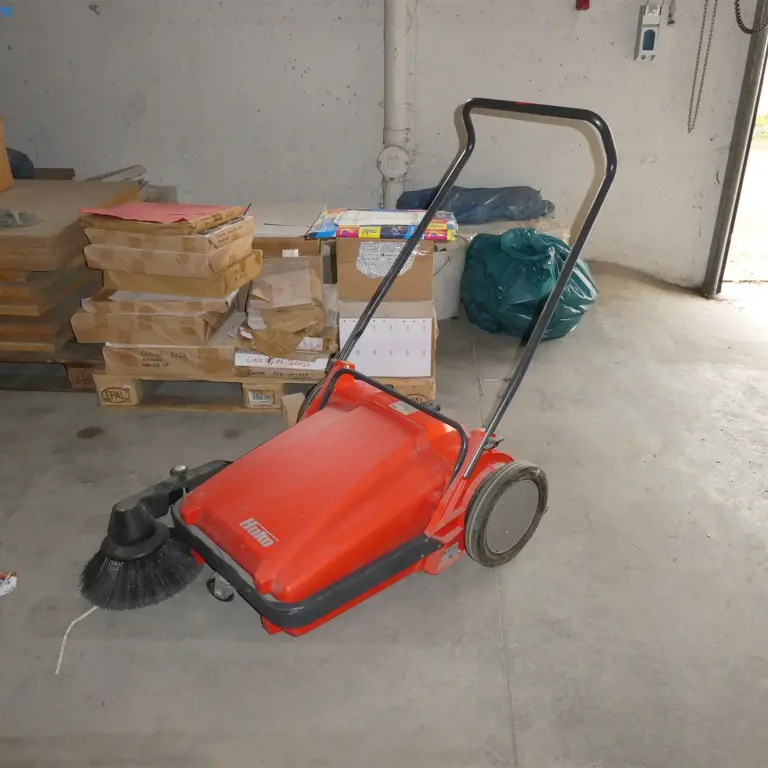Manual sweeper Hako Sweepmaster M600