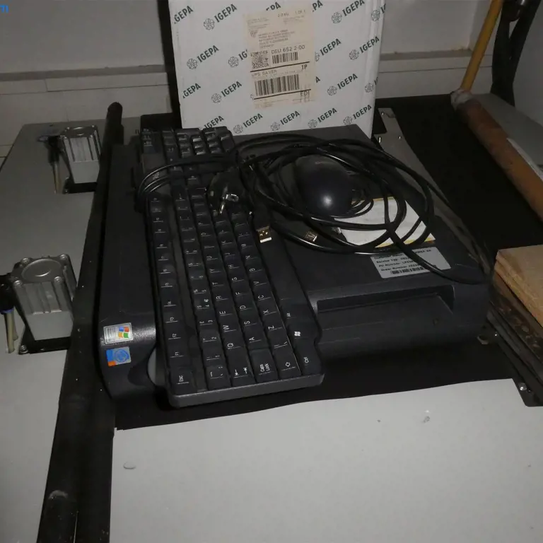 1 Posten Electronic waste