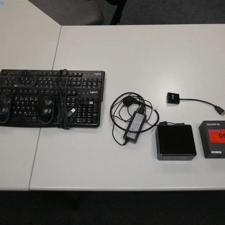 Mini PC Gigabyte GB-BRi5H-8250