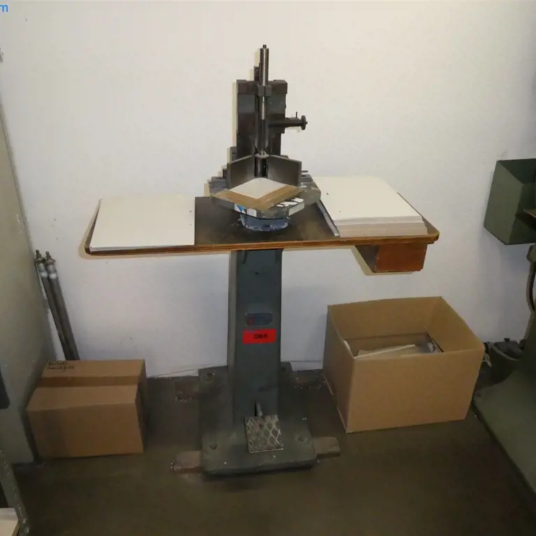 Corner round punch Karl Tränklein