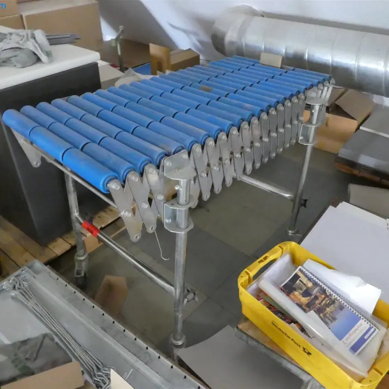 Scissor roller conveyor