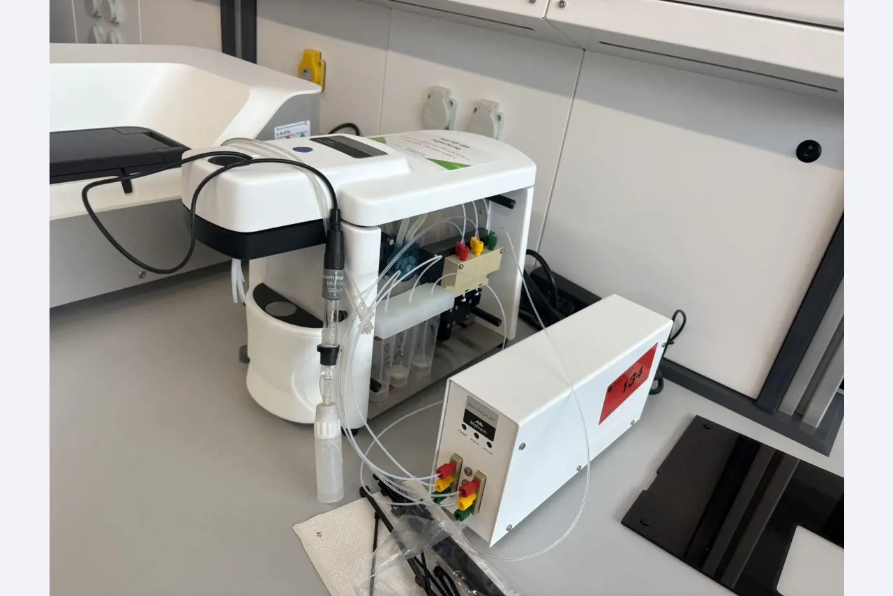 Wysokiej jakości sprzęt laboratoryjny i analityczny-11