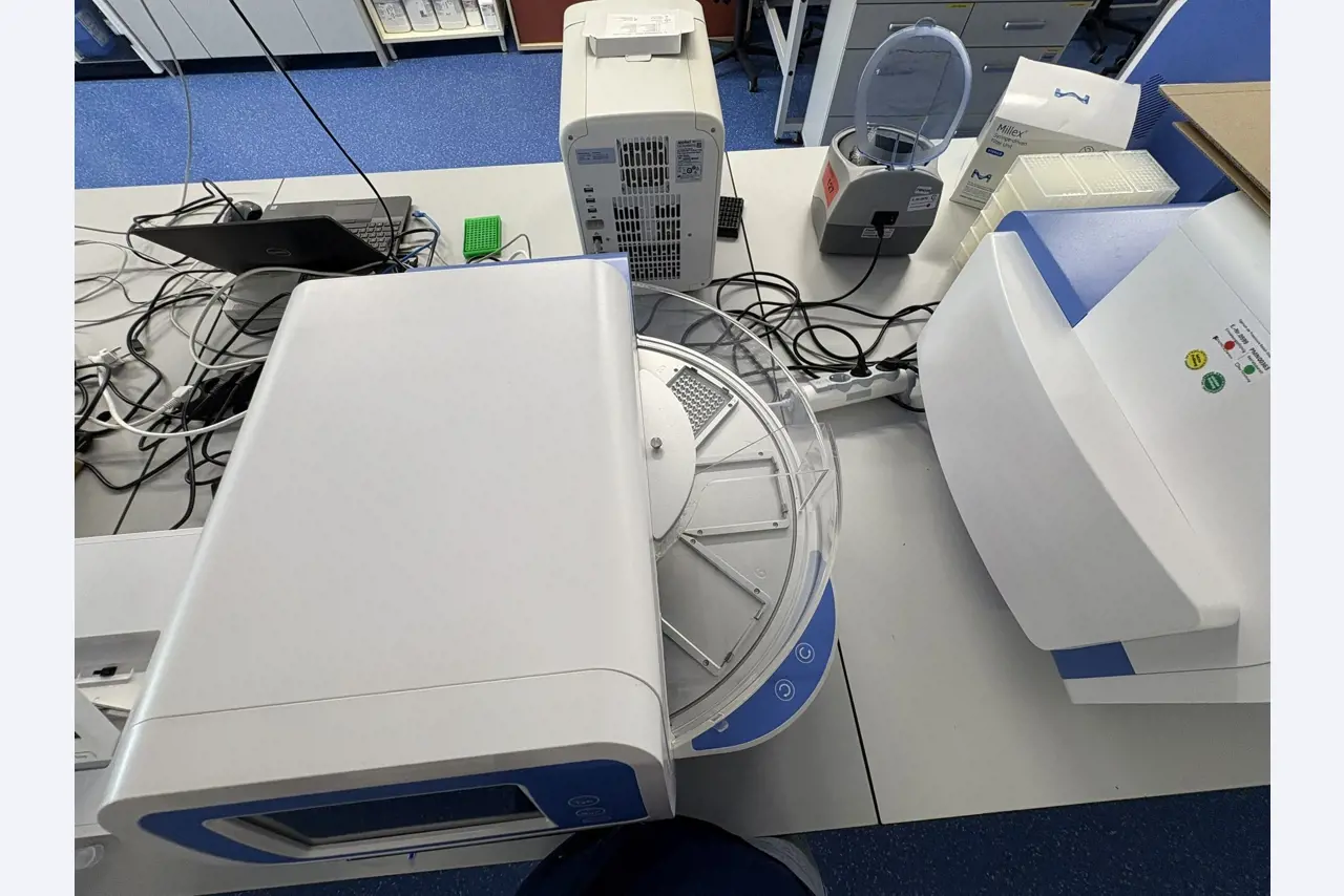 Appareils de laboratoire et d'analyse de haute qualité-1