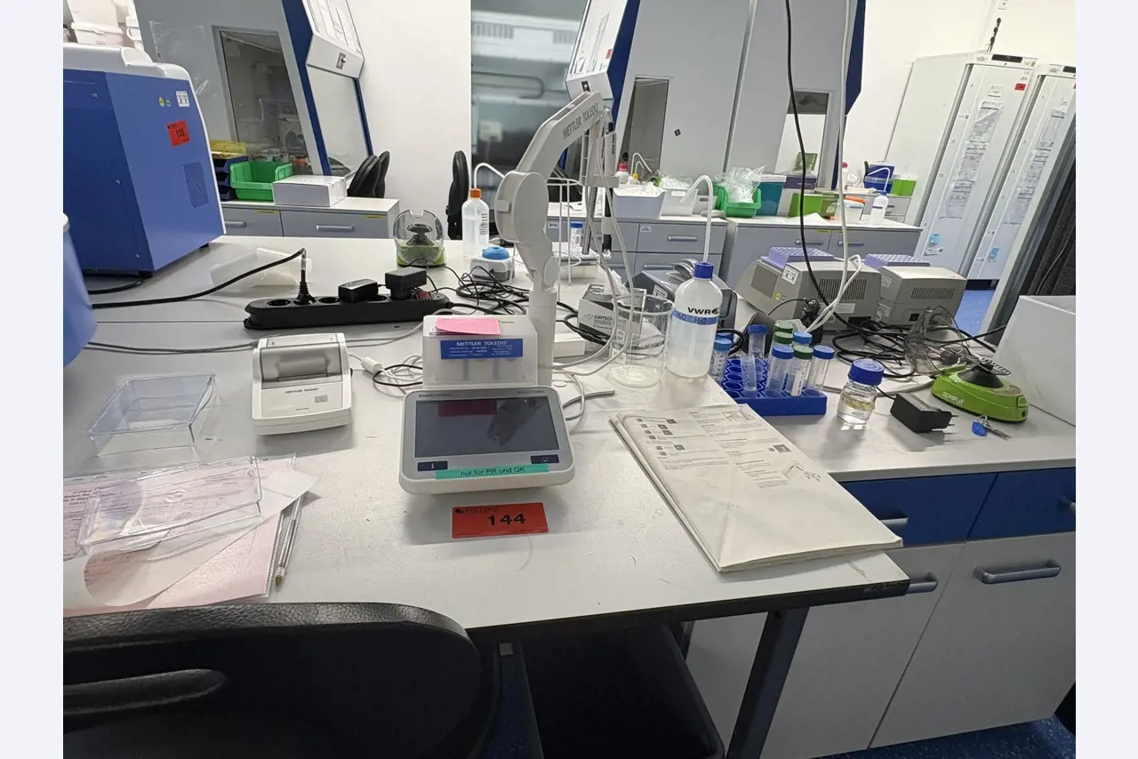 High-quality laboratory and analysis equipment-2