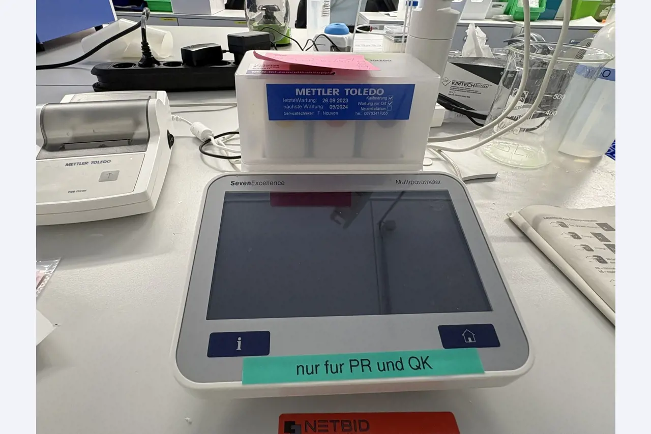 High-quality laboratory and analysis equipment-3