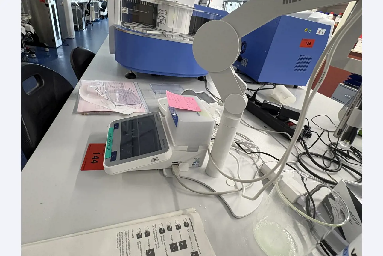 High-quality laboratory and analysis equipment-5