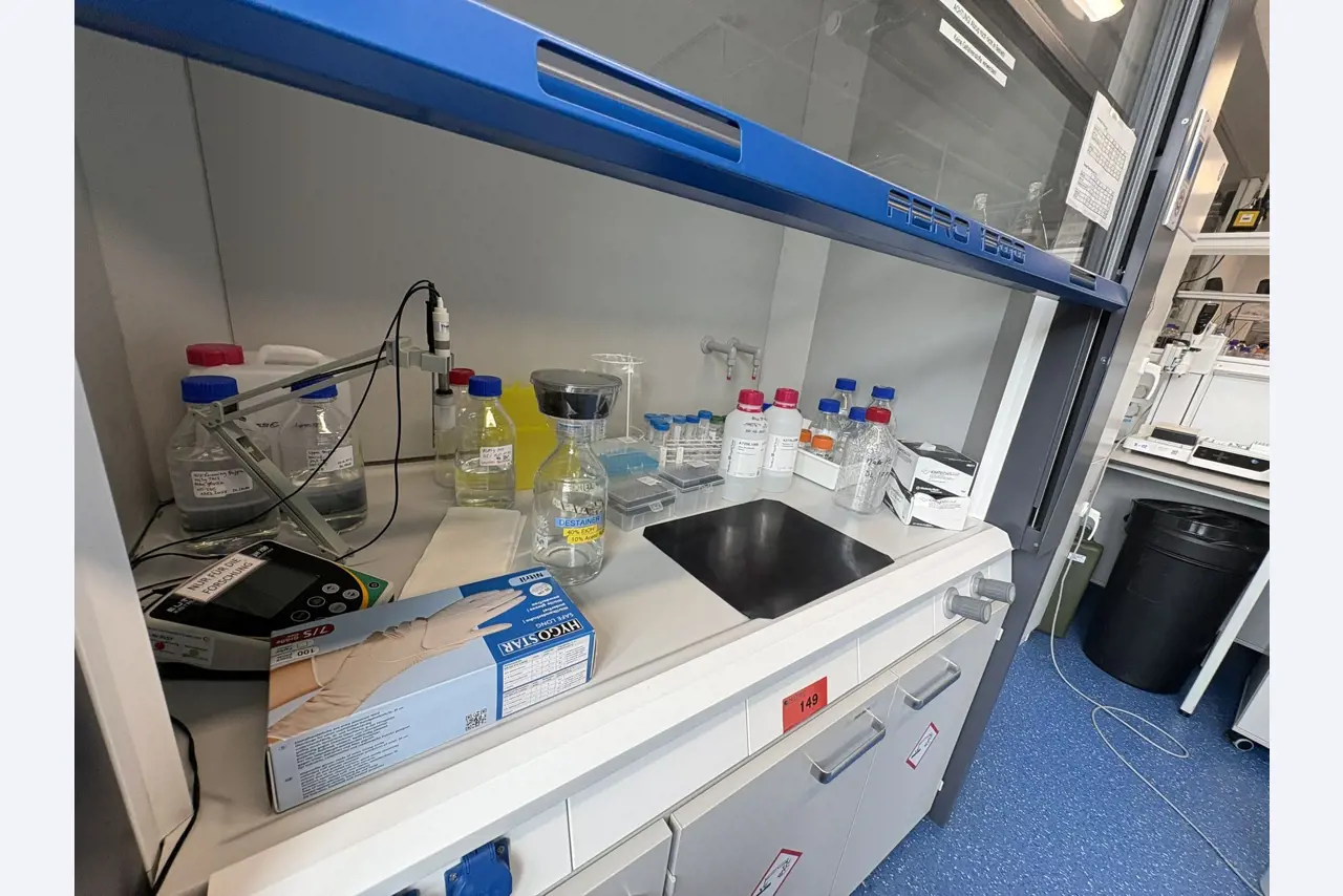 High-quality laboratory and analysis equipment-5