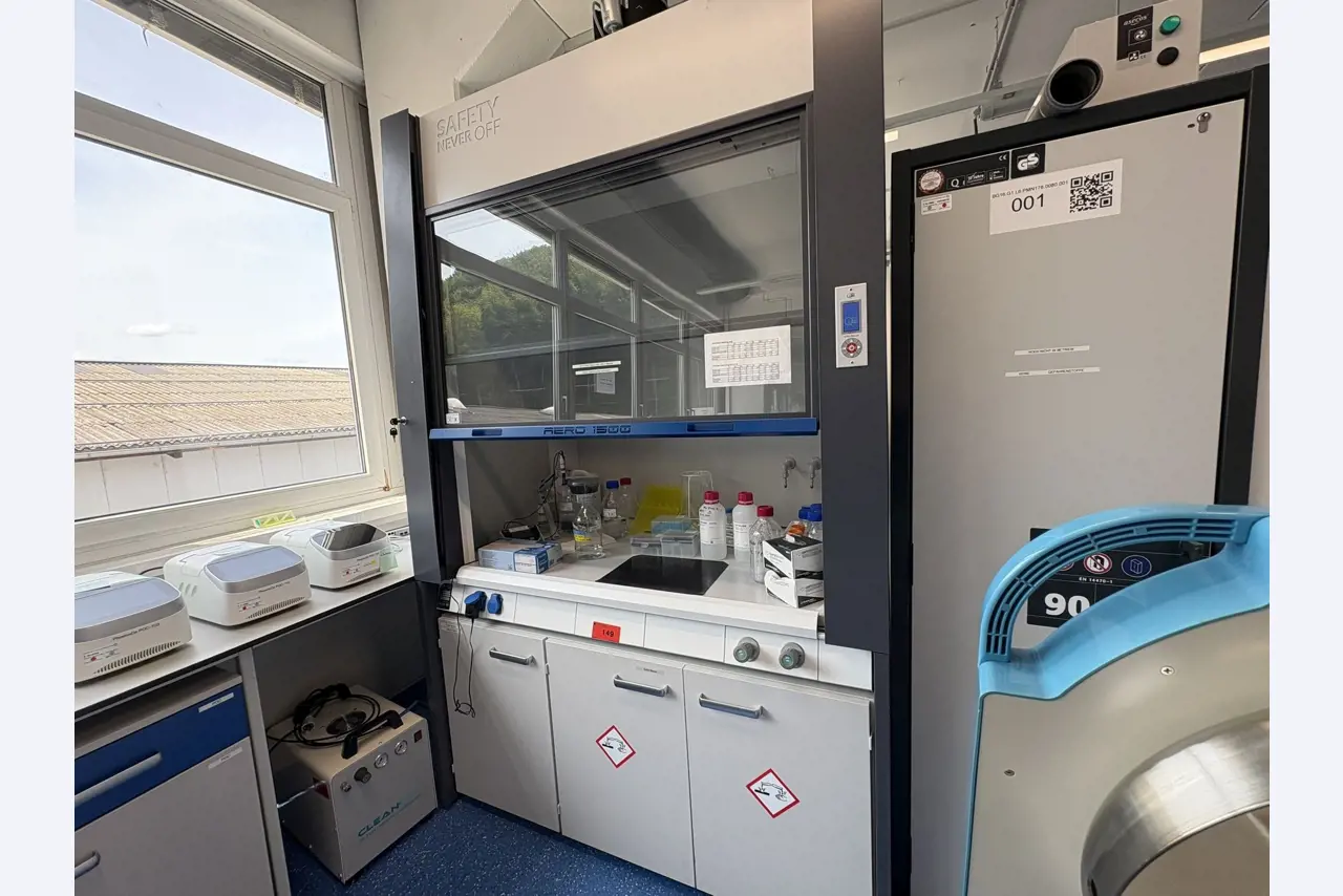 High-quality laboratory and analysis equipment-7