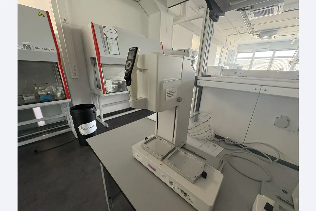 High-quality laboratory and analysis equipment-3