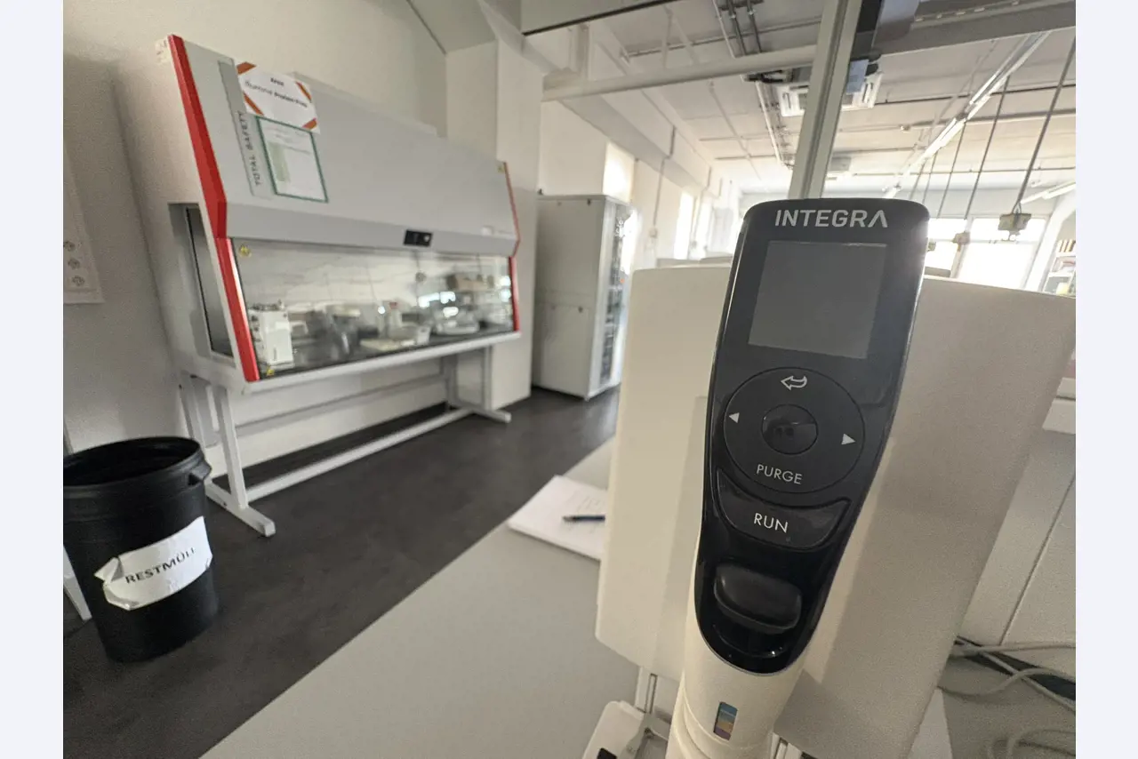 High-quality laboratory and analysis equipment-6
