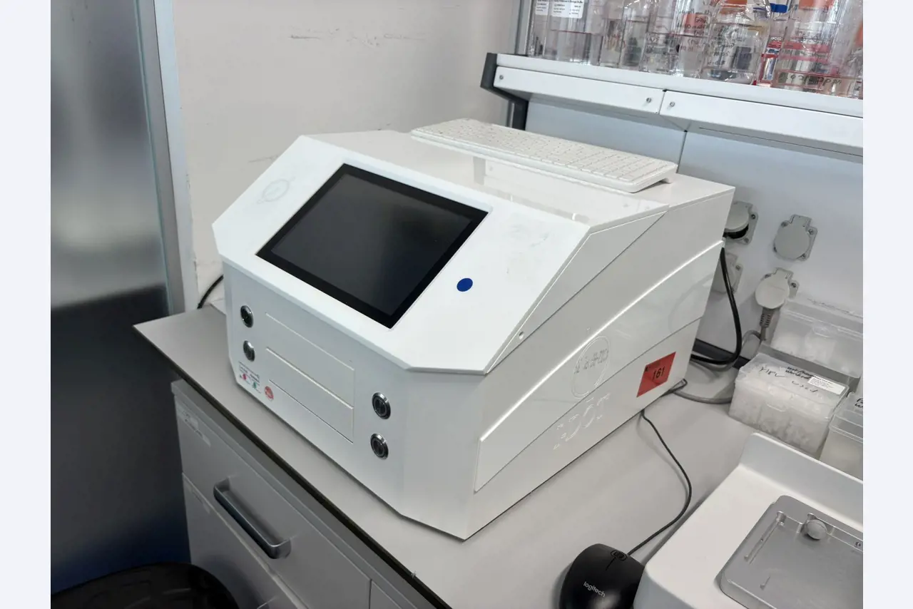 High-quality laboratory and analysis equipment-2