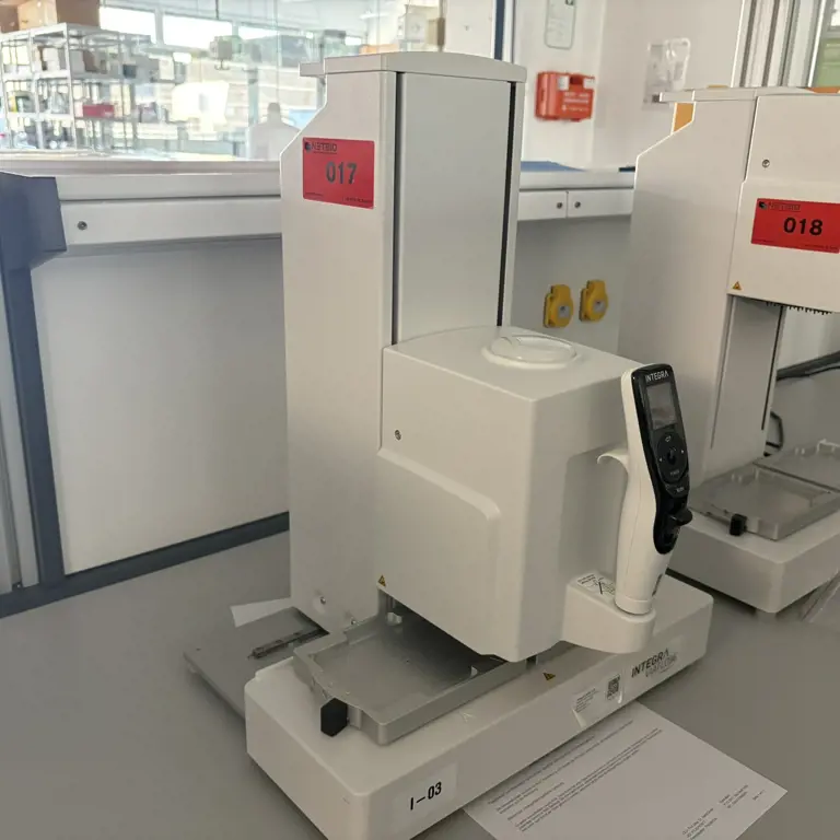 Electronic multi-channel pipette/workstation Integra VIAFLO 96