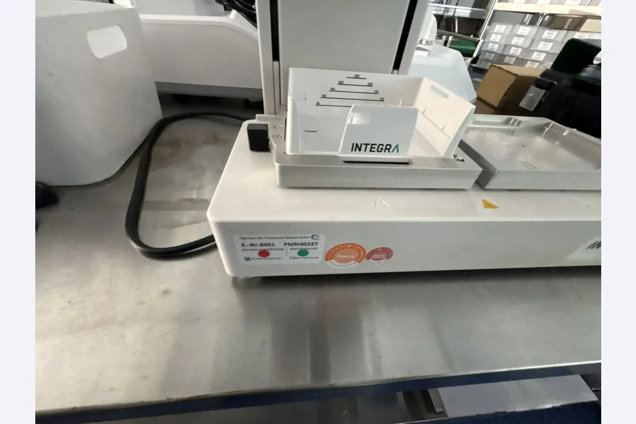 High-quality laboratory and analysis equipment-3