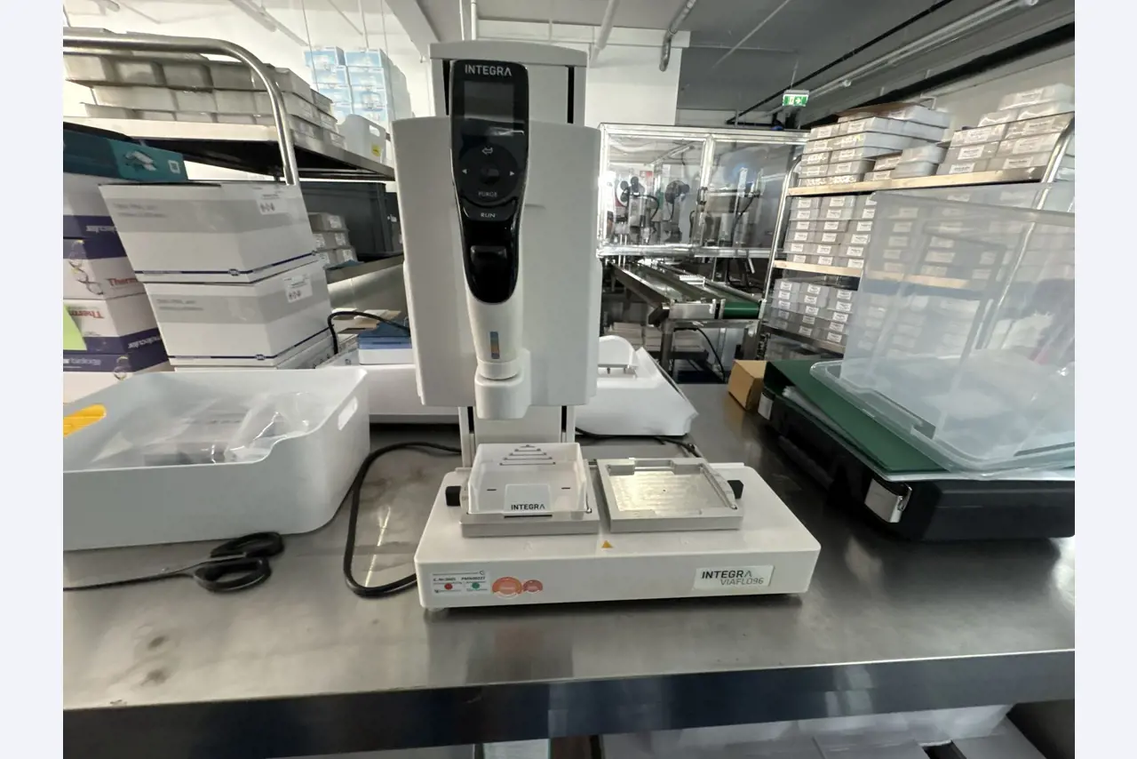 High-quality laboratory and analysis equipment-4