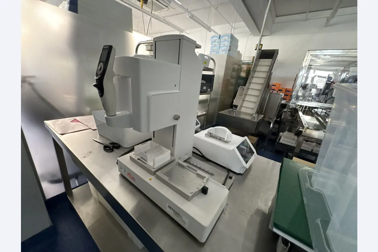 High-quality laboratory and analysis equipment-5