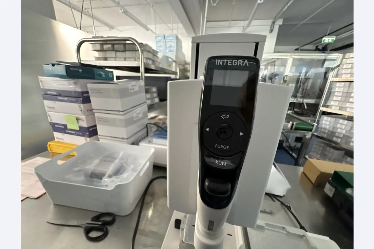High-quality laboratory and analysis equipment-8