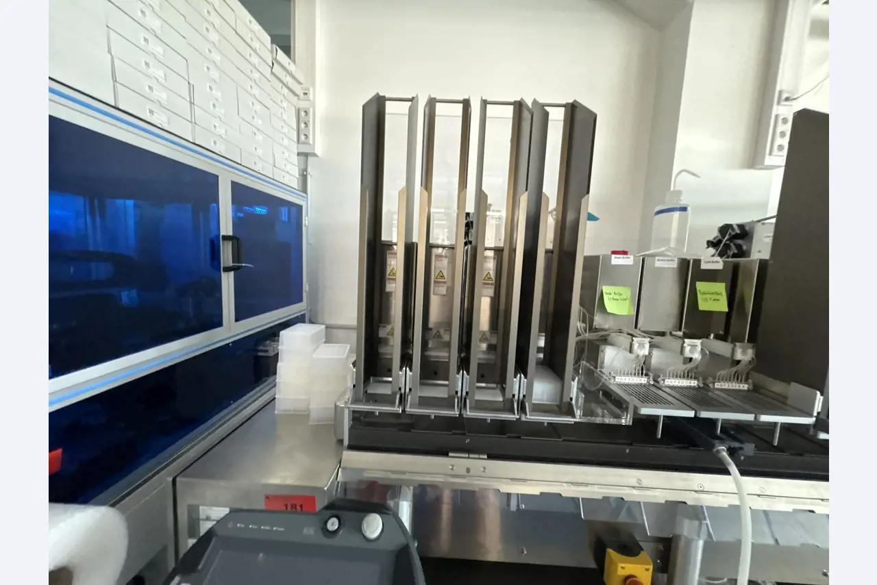 High-quality laboratory and analysis equipment-10