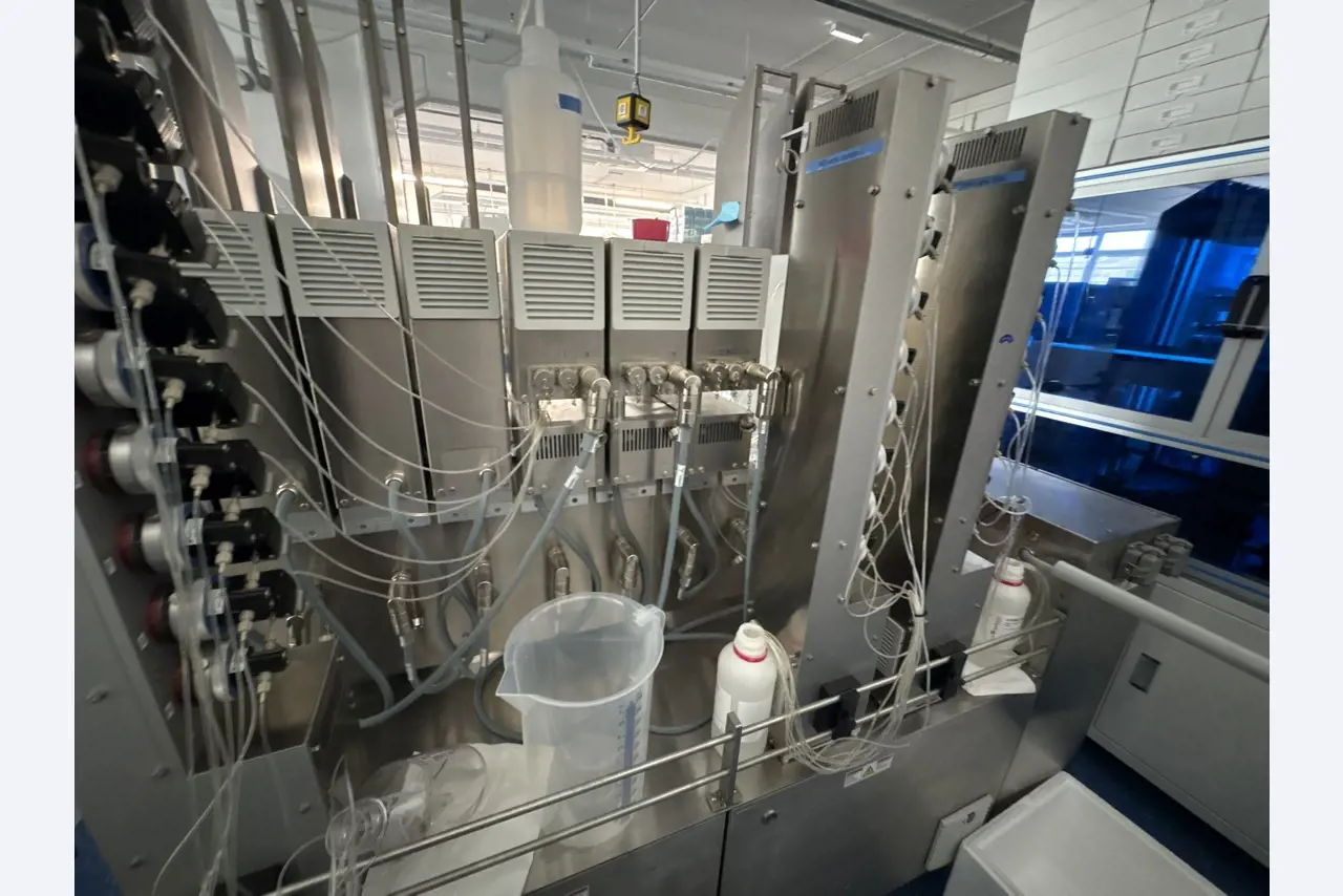 High-quality laboratory and analysis equipment-12