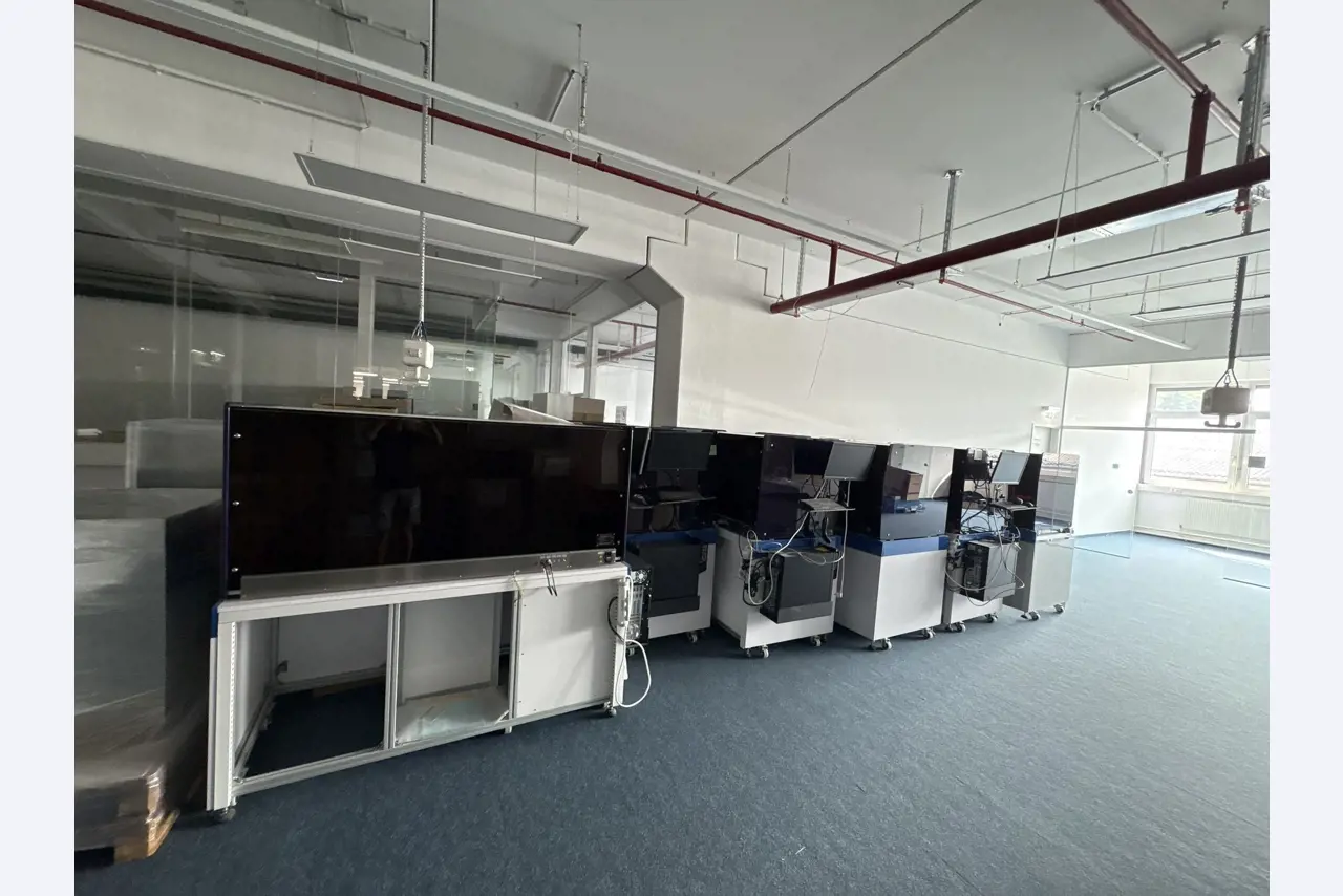 High-quality laboratory and analysis equipment-1