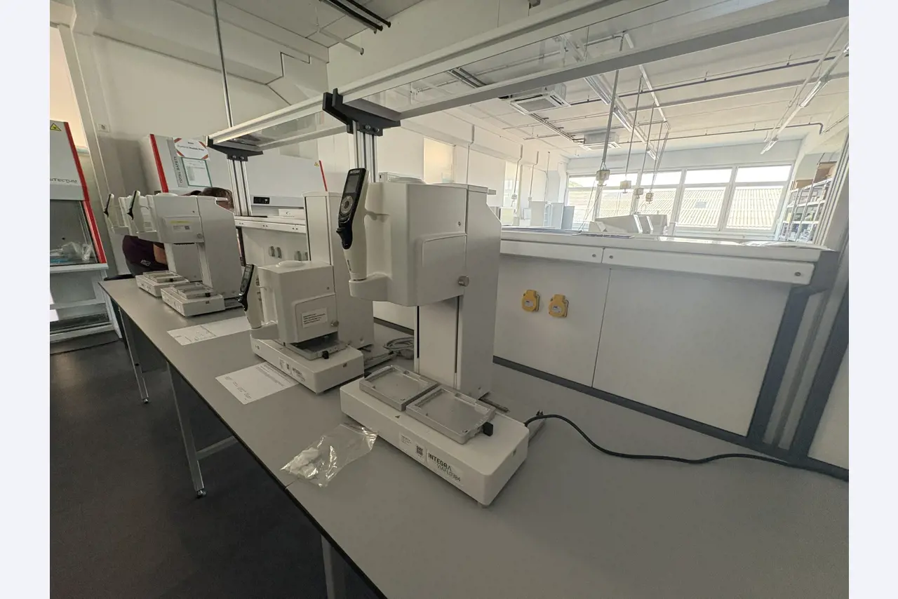 High-quality laboratory and analysis equipment-3